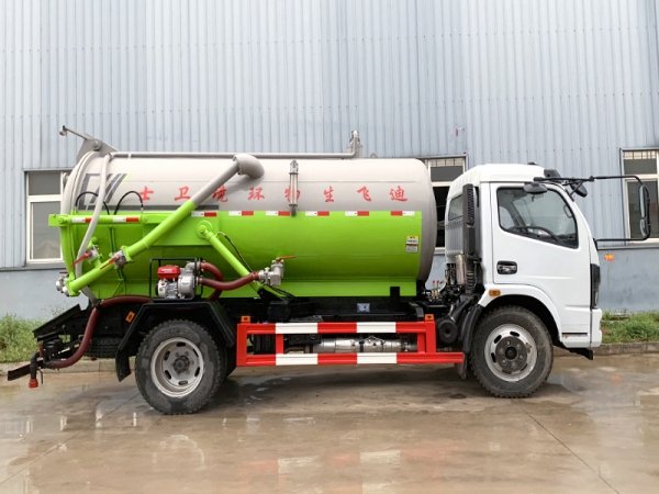 國(guó)六大多利卡 8方 吸污車