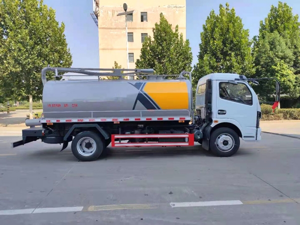 國(guó)六【9立方 】東風(fēng)多利卡D7吸糞車(chē) 東風(fēng)凱普特K7