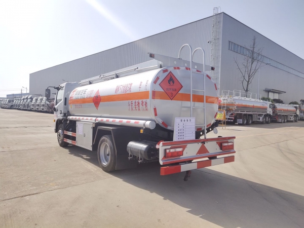 8.5方國(guó)六東風(fēng)油罐車(chē)