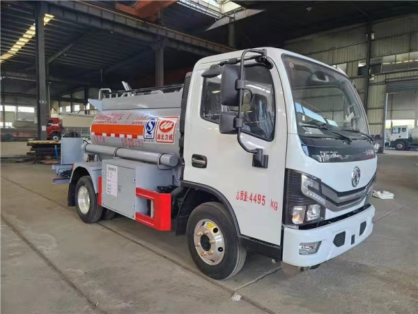 東風(fēng)藍牌2噸油罐車