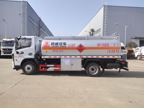 8.5方國(guó)六東風(fēng)油罐車(chē)